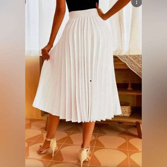 CUPCAKES AND CASHMERE Wm’s Sz XL Ivory Satin Pleated Lined Midi Skirt - Picture 2 of 4